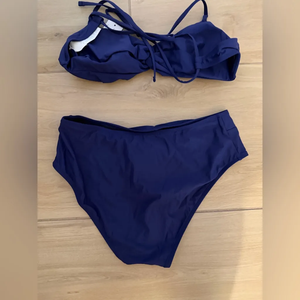 NEW Cupshe Navy Front Twist Bikini Top & Mid-Rise Bottoms Set M - Image 4