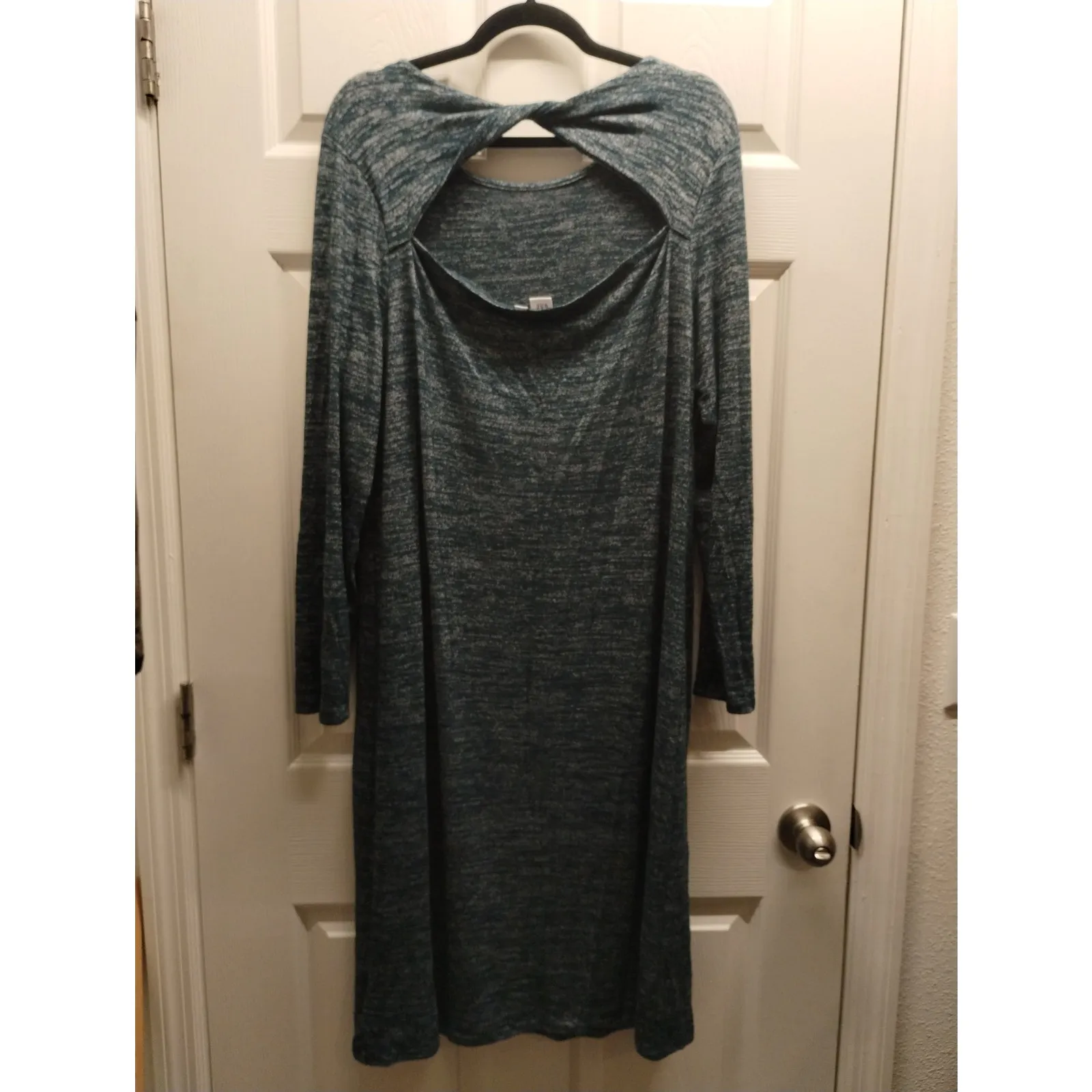 GAP Women's Size XL Green Softspun Long Sleeve Twist Open Back Midi Dress - Image 3