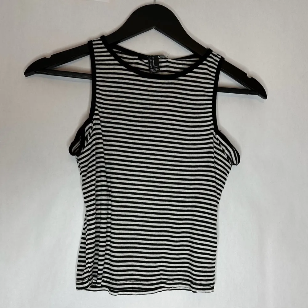 NWT Forever 21 Black White Stripe Ribbed Crop Tank Top Stretch Knit Size Medium - Image 2