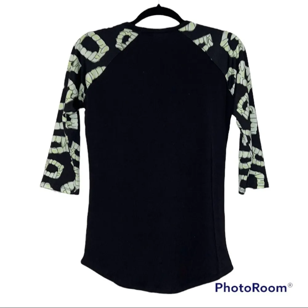 LuLaRoe XXS Randy raglan tee 3/4 sleeves Halloween vampire teeth black green - Image 8