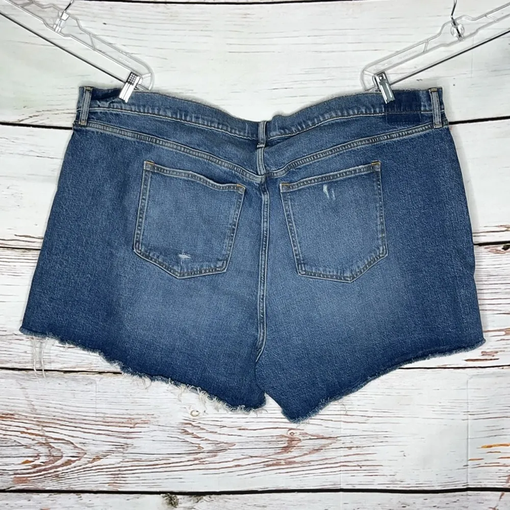 Abercrombie & Fitch NWT 37/24 Blue Denim Curve Love High Rise 4” Mom Jean Shorts - Image 2