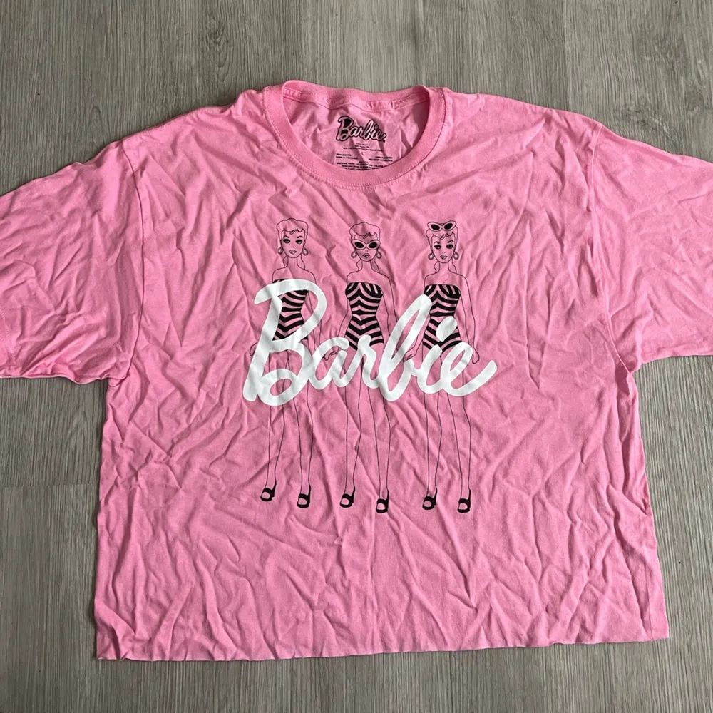 NWOT Barbie Pink Crop Graphic Tee size L Size L - Image 5