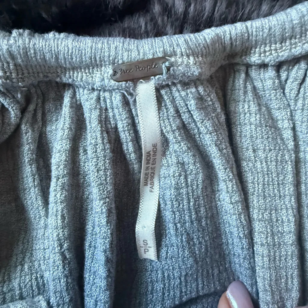 Free People Cream and Blue Off-Shoulder Blouse - Image 3