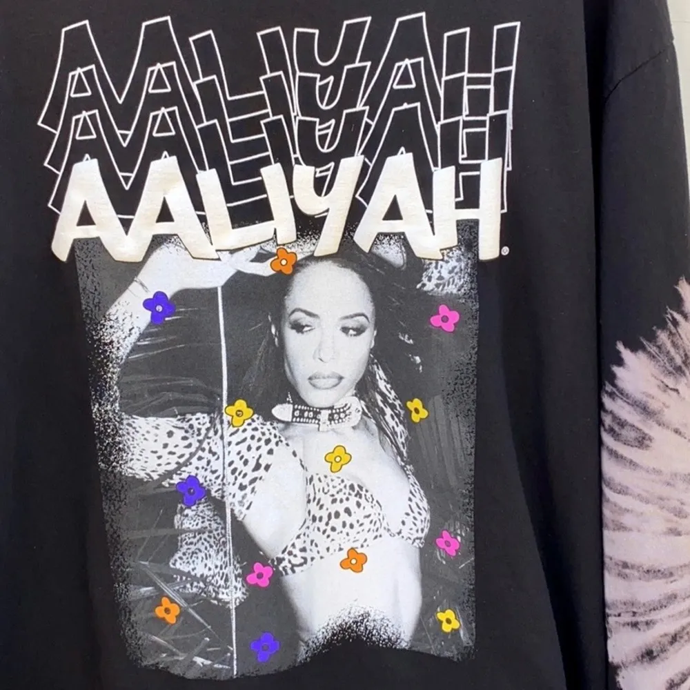 Aaliyah Womens/ unisex medium long sleeve black retro graphic t - Image 3