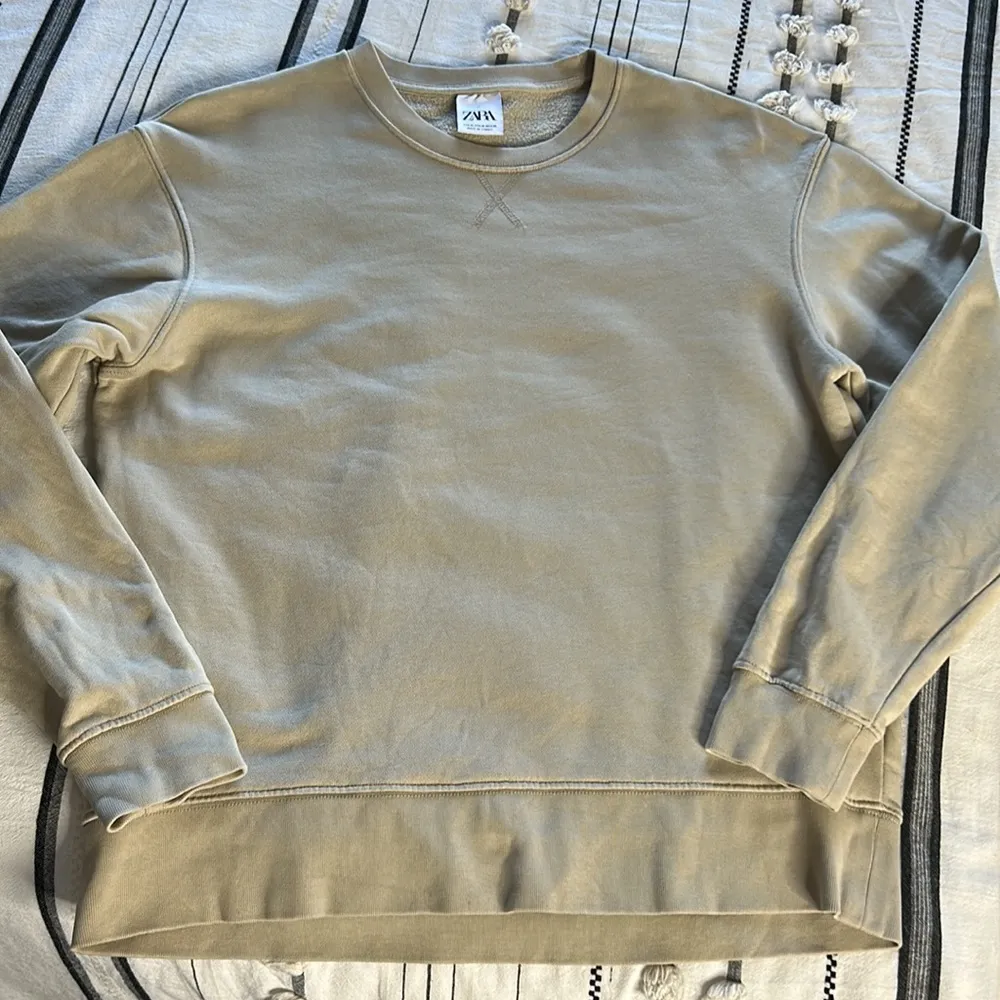 Zara • essential minimalist sweatshirt - Image 6