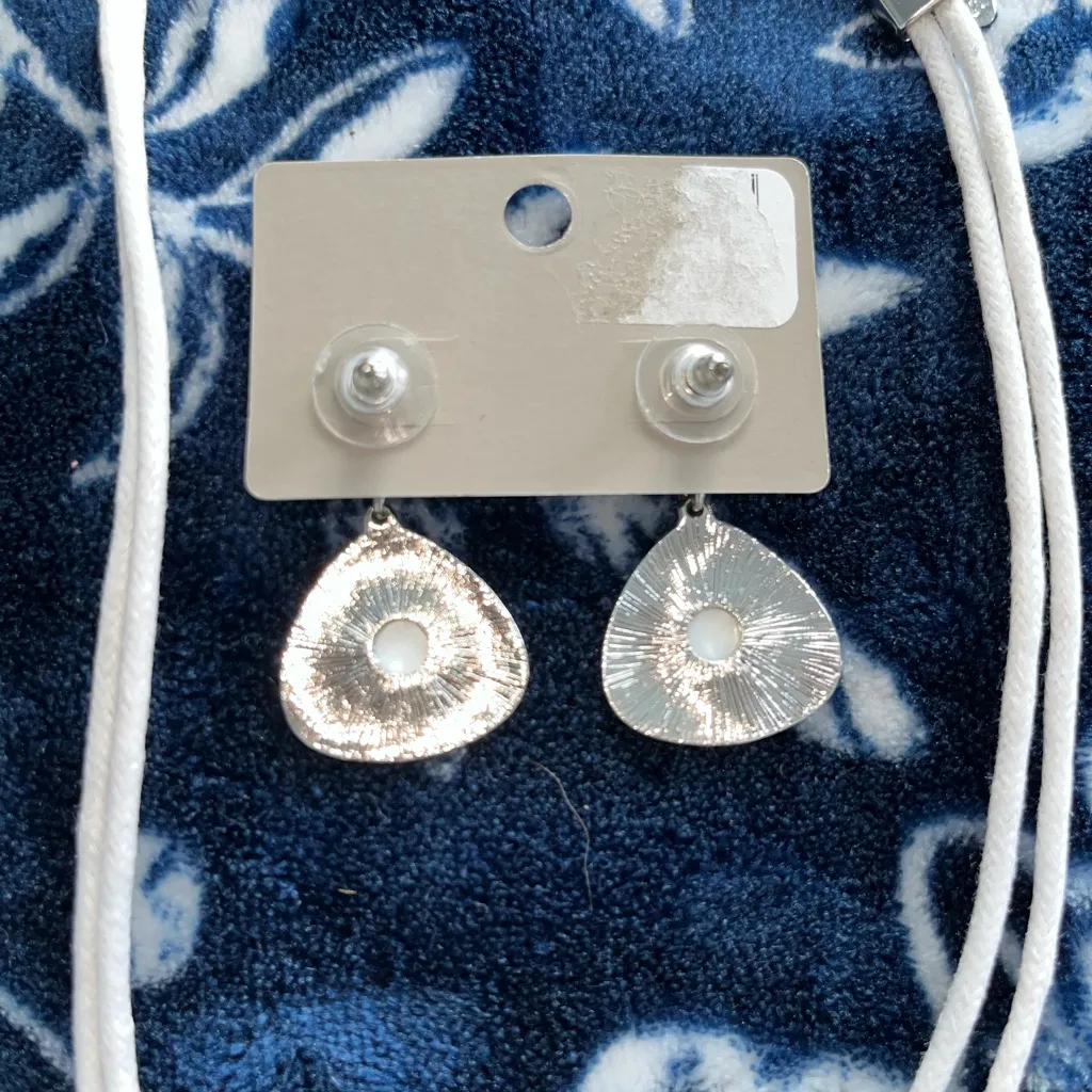 Chico's Necklace & Earrings Mother of Pearl Jewelry Set - Image 8