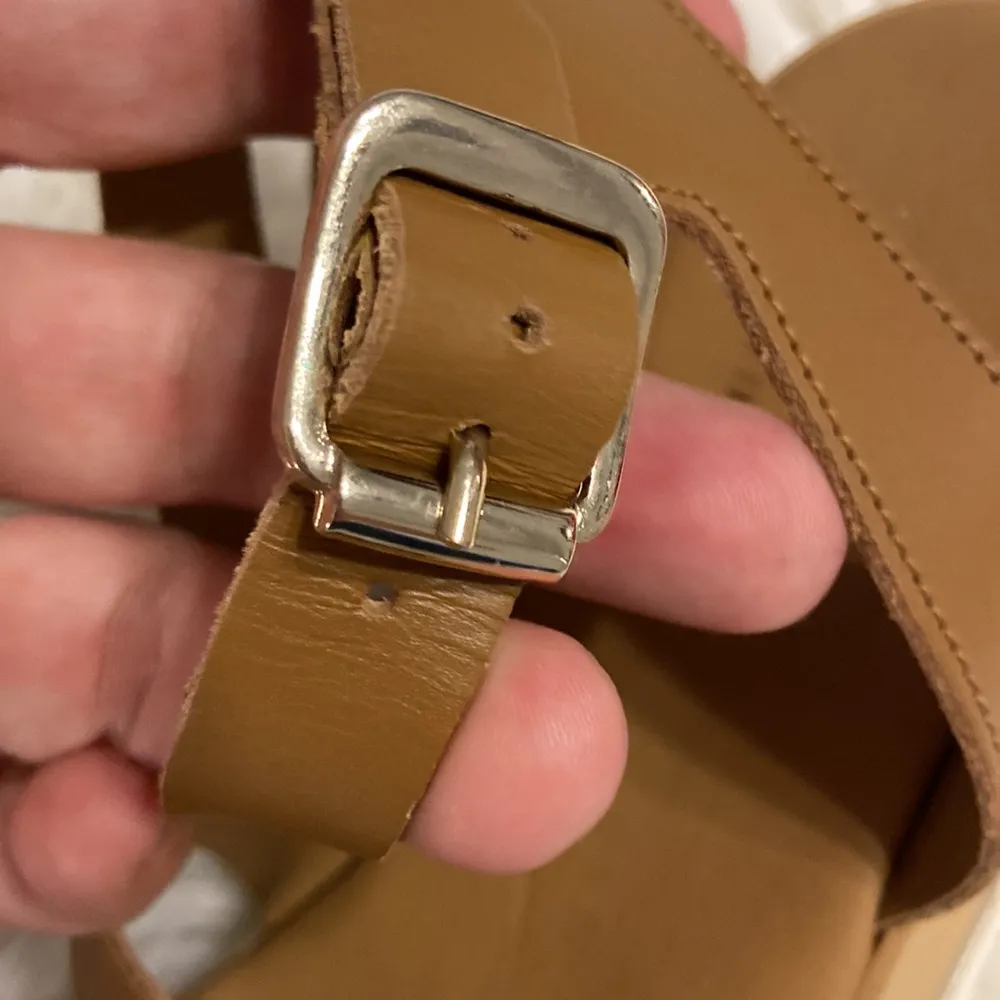 Mila Paoli Made in Italy Women’s Sandals color tan excellent condition size 8 - Image 3