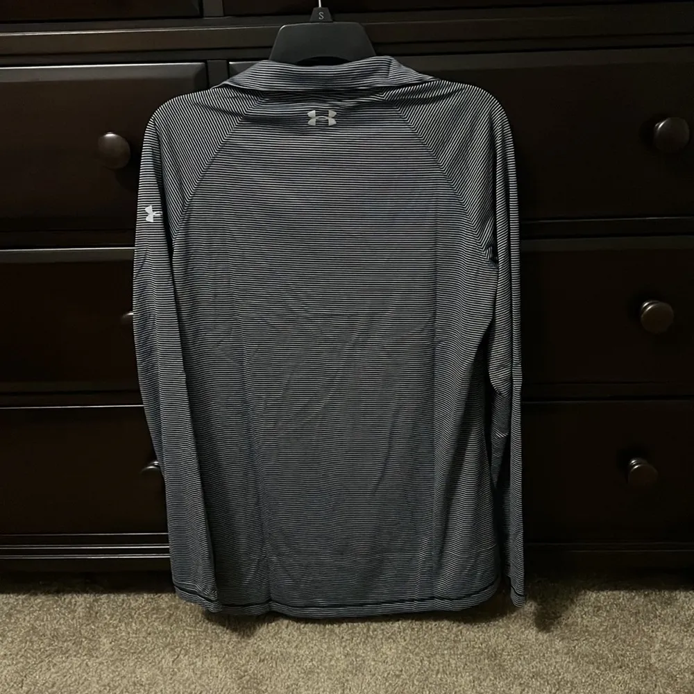 Under Armour 1/4 Zip Long Sleeve Shirt Black with Grey Stripes Size Med NWT - Image 5