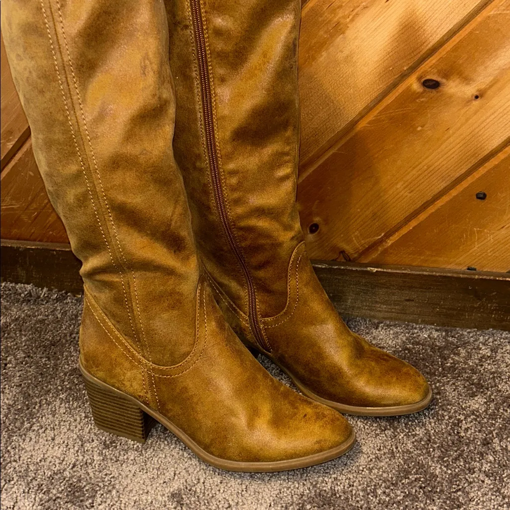 Unr8ed suede faux leather brown distressed heeled knee high boots Size 10 - Image 5