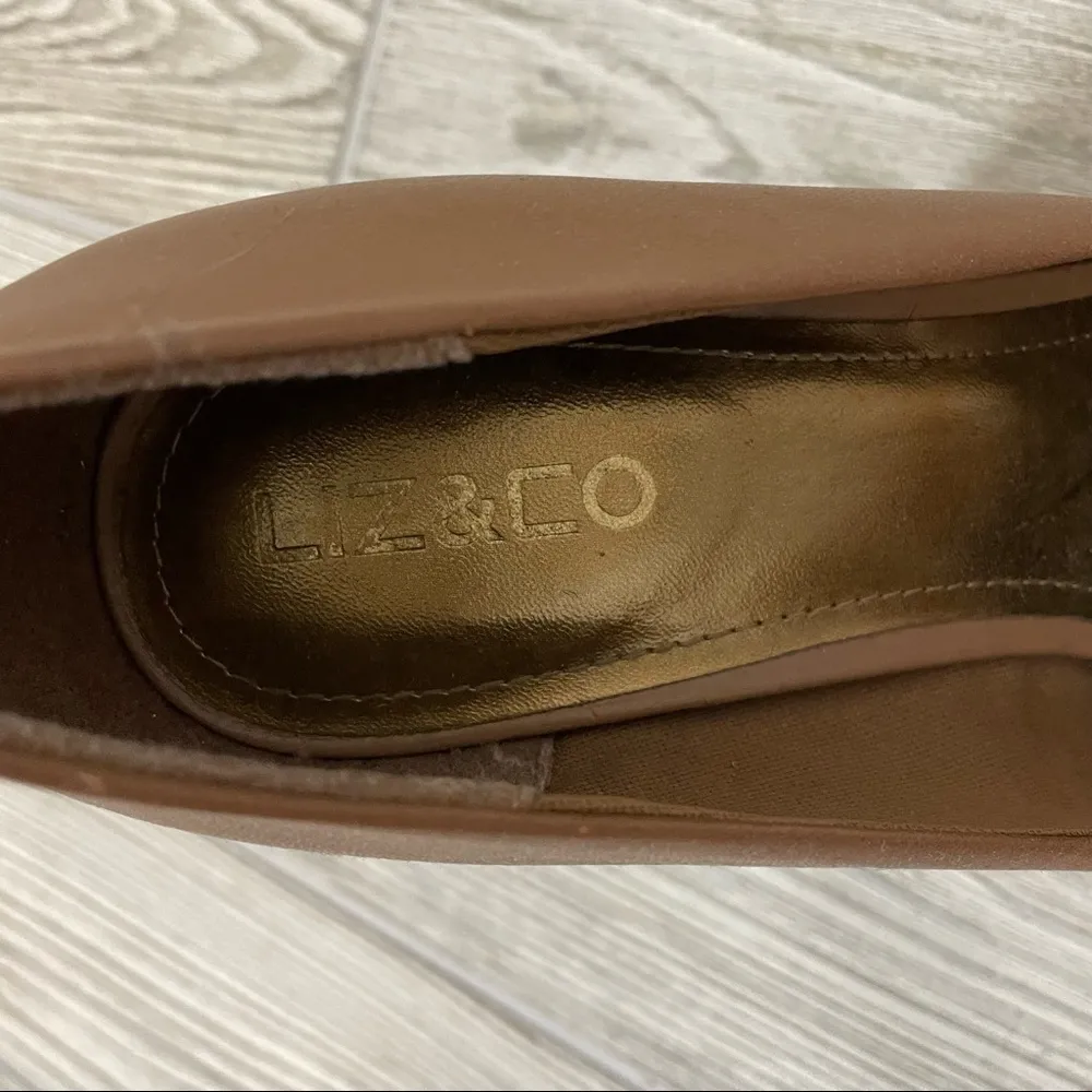 Liz & Co Tan Pumps - Image 8