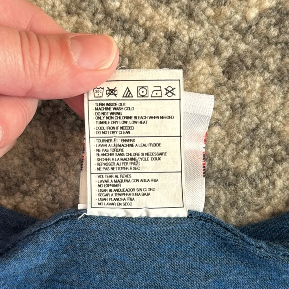 5th & Ocean Chicago Cubs Deep V-Neck Shirt - Image 4