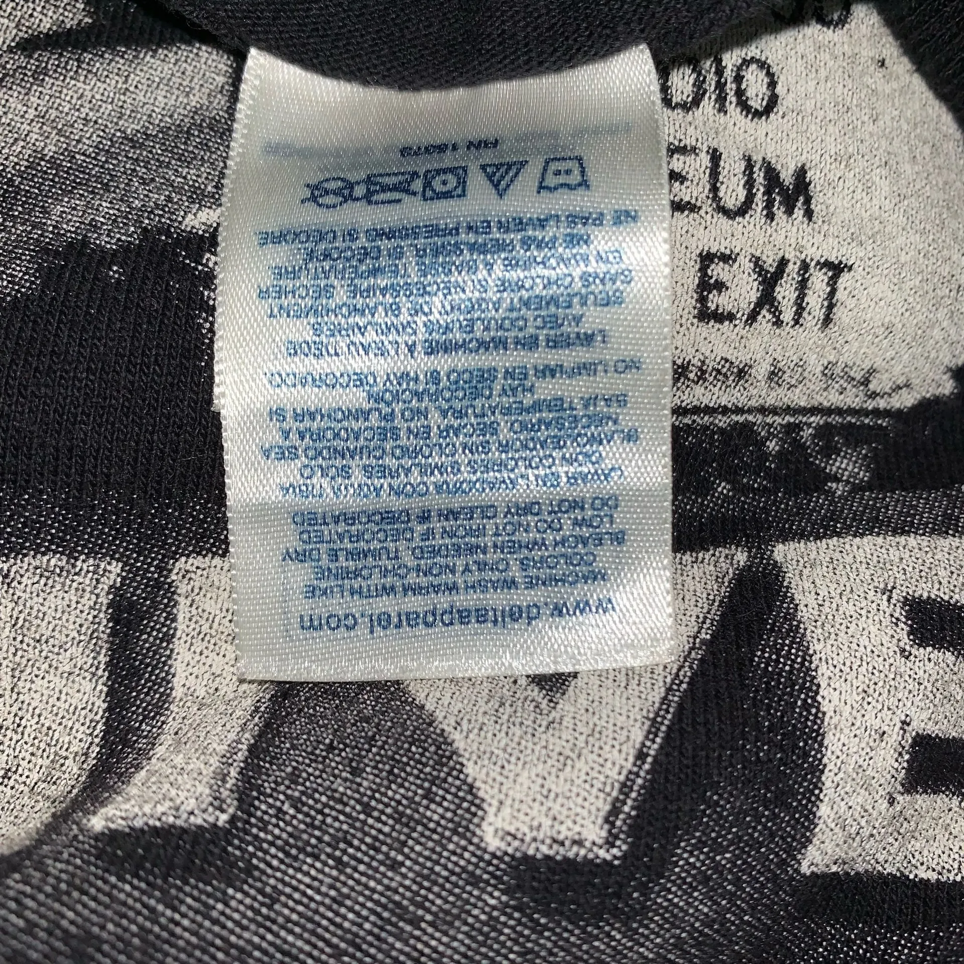 2006 Hollywood Universal City T Shirt 2XL Black White All Over Print - Image 6