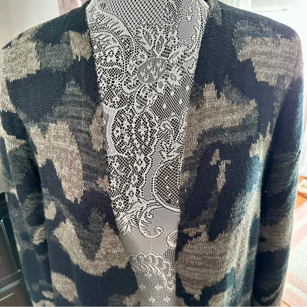 Apt. 9  Longline Cardigan Sweater Jacket Medium Gray Black Camo Print Normcore - Image 8