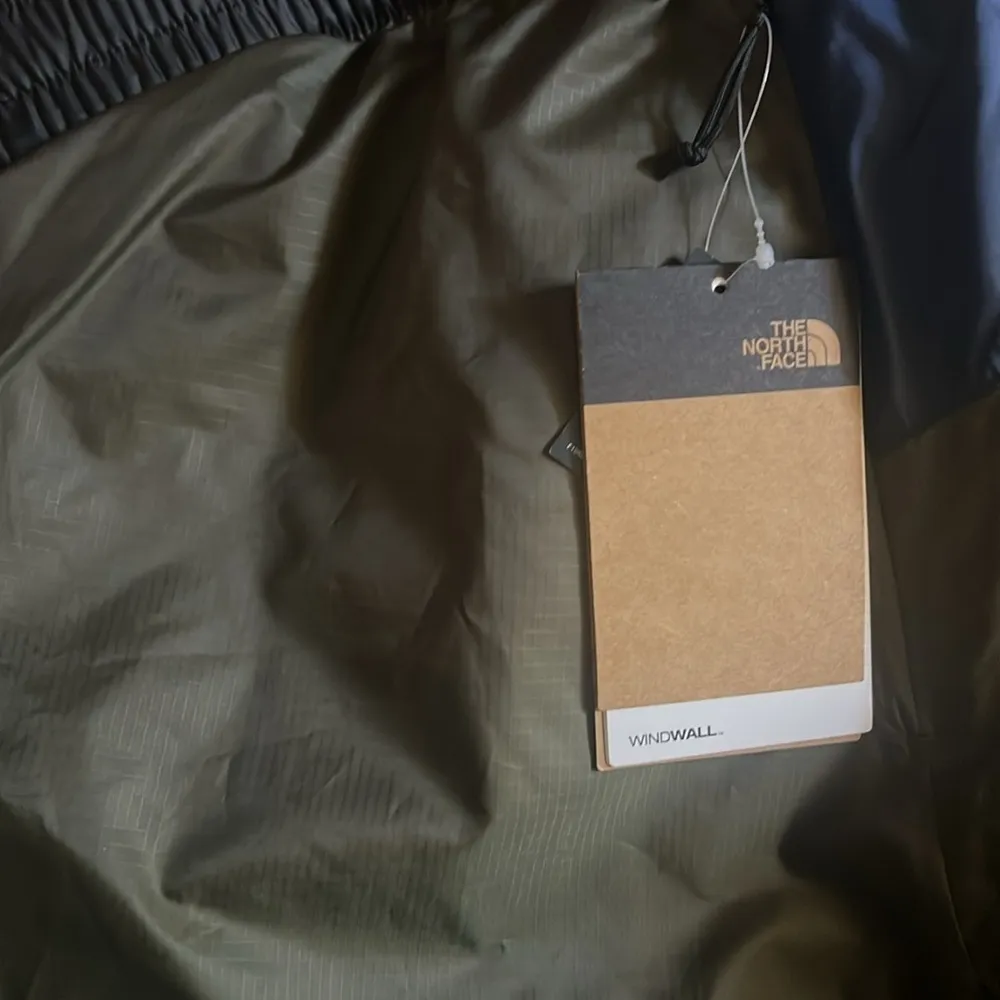 The North face XL TNF Shorts - Image 7
