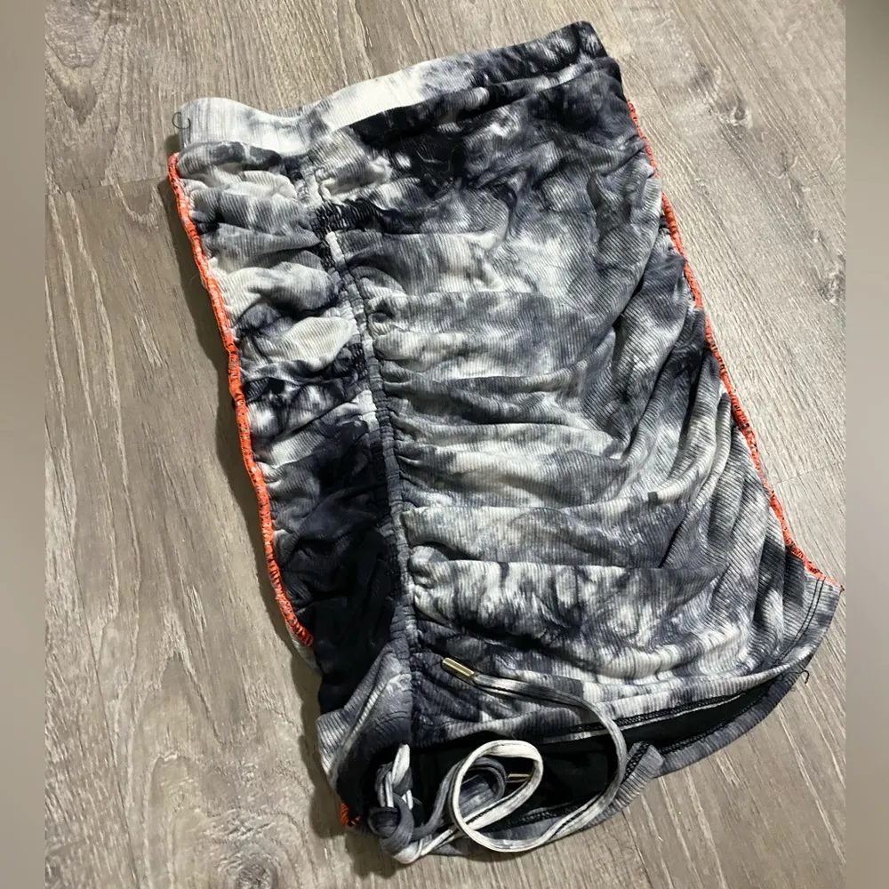 Capsulle Black & White Tie Dye Strapless Summer Top Size M - Image 4