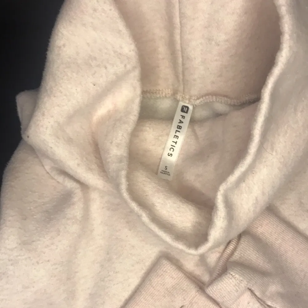 Fabletics funnel neck zipper kangaroo pouch pocket thumb hole cuff sweatshirt - Image 11