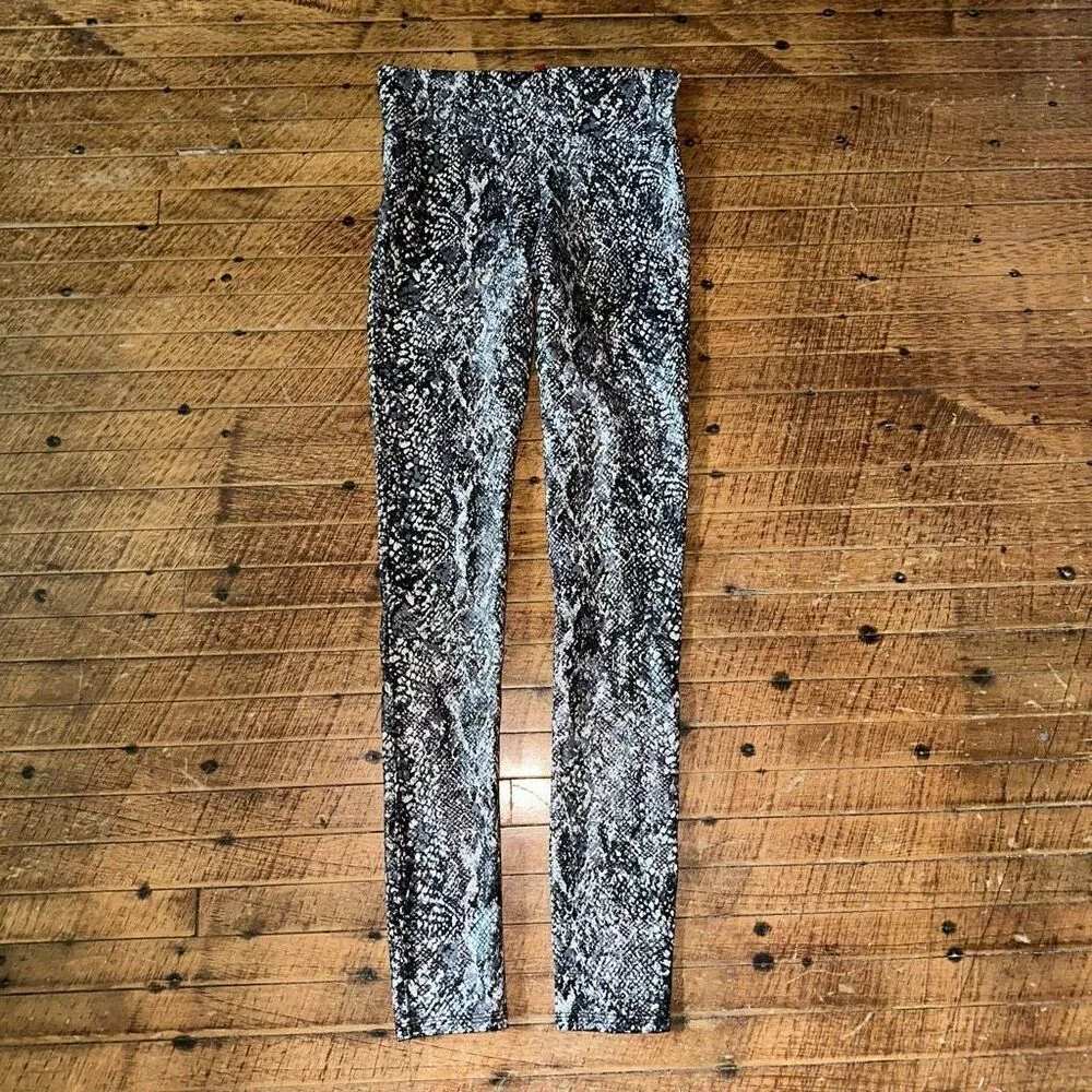 Spanx textured faux leather snakeskin shapewear S leggings - Image 5