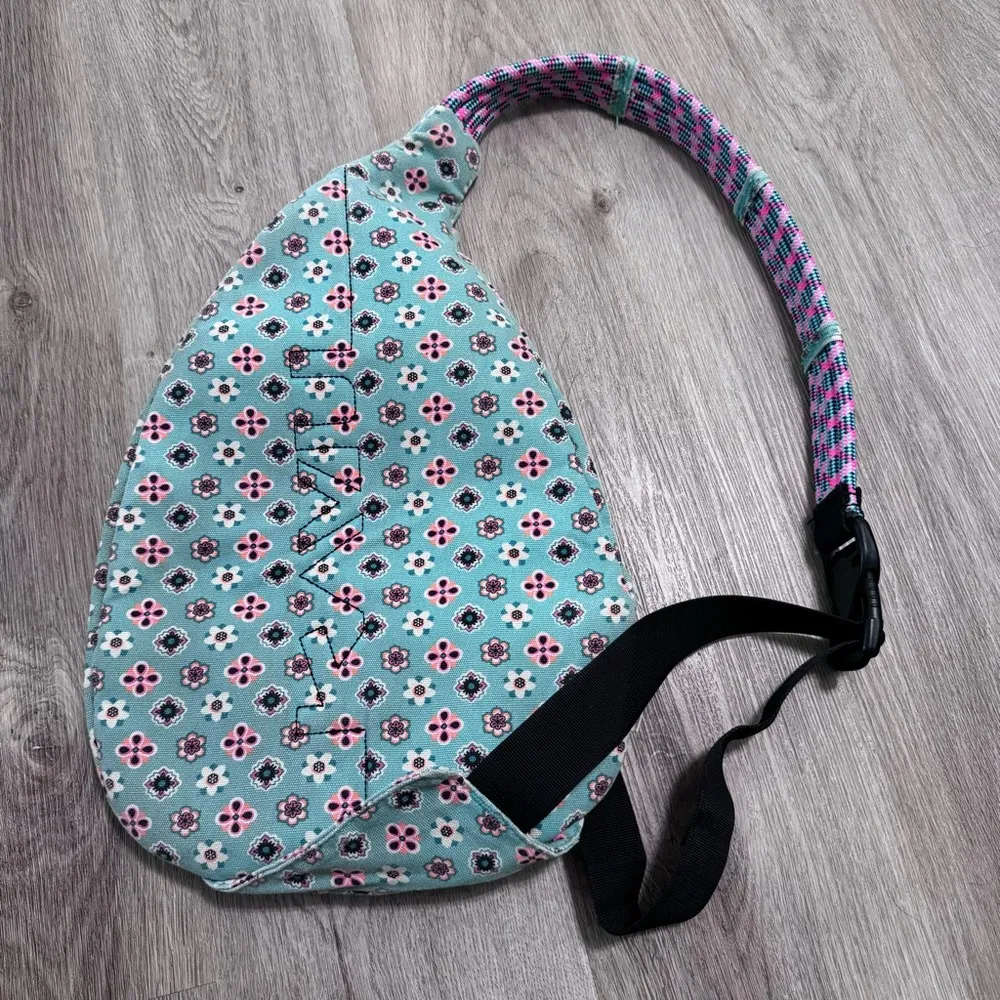 Kavu Rope Sling Bag Daisy Doodle Print Purse Hiking Outdoor Pocketbook Blue - Image 4