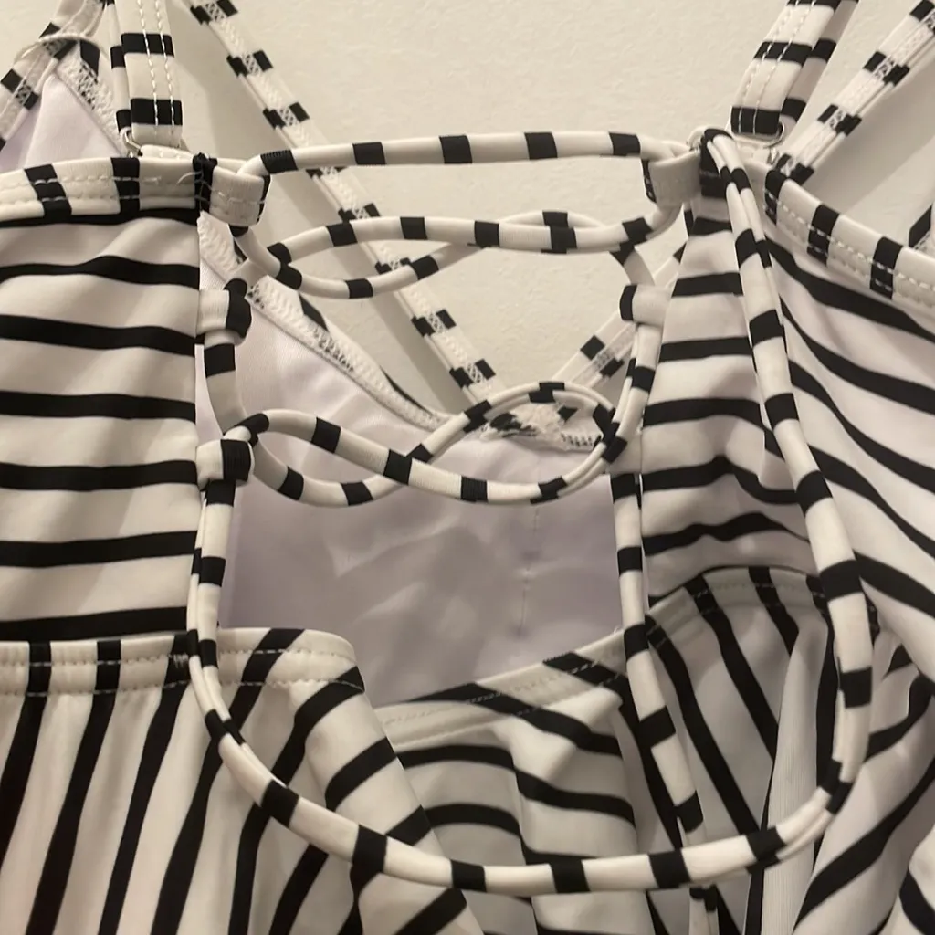 2/$30 Cocoship stripped swim bra size medium new - Image 8