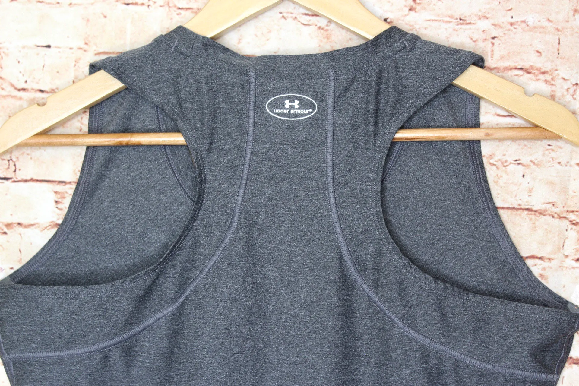 | Gray Fitted Workout Tank Top - Image 4