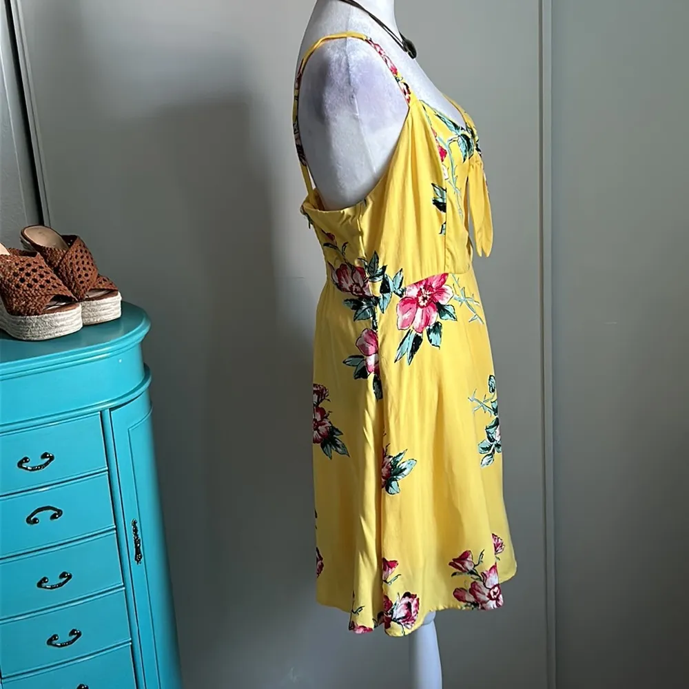 New Socialite Knot Front V-Neckline Babydoll Mini Floral Sleeveless Sundress - Image 6