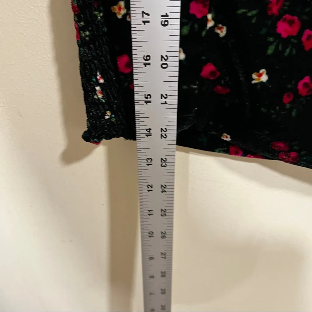 NWT Gap Black Floral Velvet Square-Neck Cropped Top size large tall - Image 5