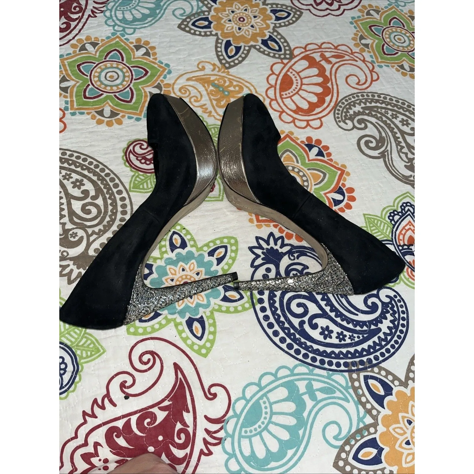 Vince Camuto black suede high heel with champagne glitter heel Size 9/39 - Image 6