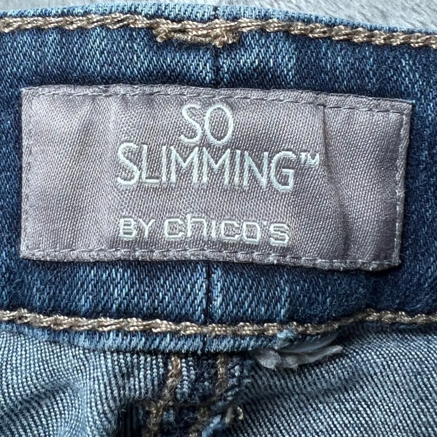 Chicos SO Slimming Women's Blue Denim Jeans Crop Pants Straight Leg - Image 4