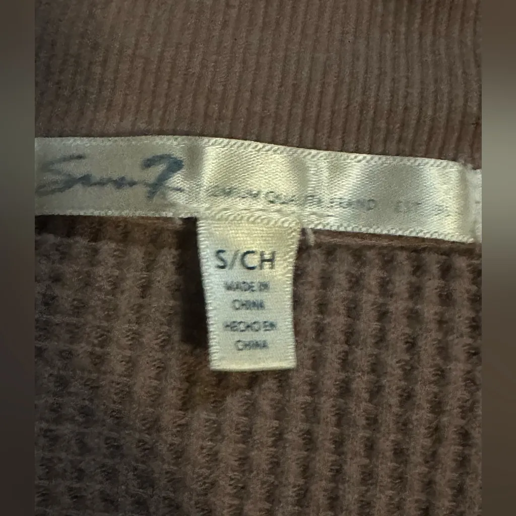 Seven7  Waffle Dusty Mauve Top Small With Button Detail Thermal V Neck EUC - Image 7