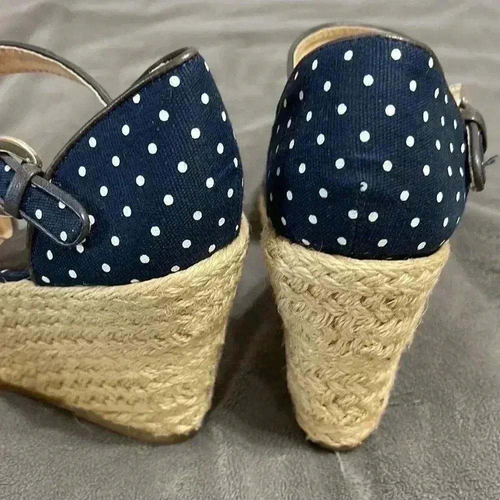 ❤️‍🔥 Michael Kors Navy Potadot Wedges - Image 7