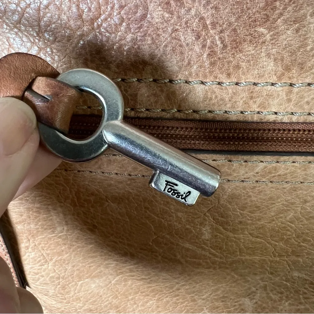 VTG FOSSIL Genuine Leather Brown Crossbody Bag Tan Satchel Zip-Top Key Charm Y2K - Image 13