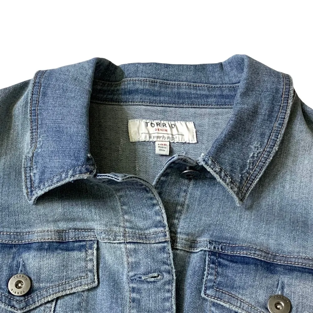 Torrid Denim Jean Jacket Medium Wash Blue Stretch Trucker Slightly Distressed - Image 8