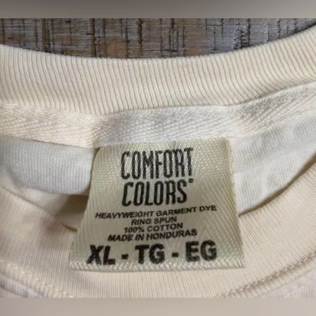 Comfort Colors Cream Tee with Festive Bow Tree Design - Image 2