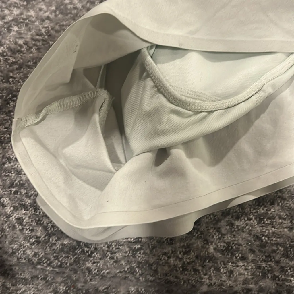 Women’s Athleta Hustle 3” Running Shorts Fitness Pale Green Gray Size Large GUC - Image 2