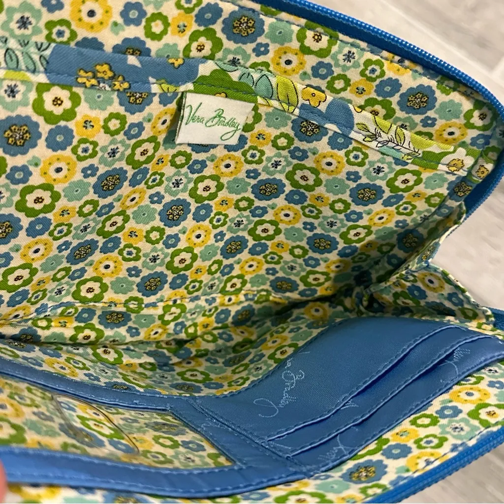 Vera Bradley English Meadow
Quilted Cotton Belt Bag Missing
Belt - Image 2