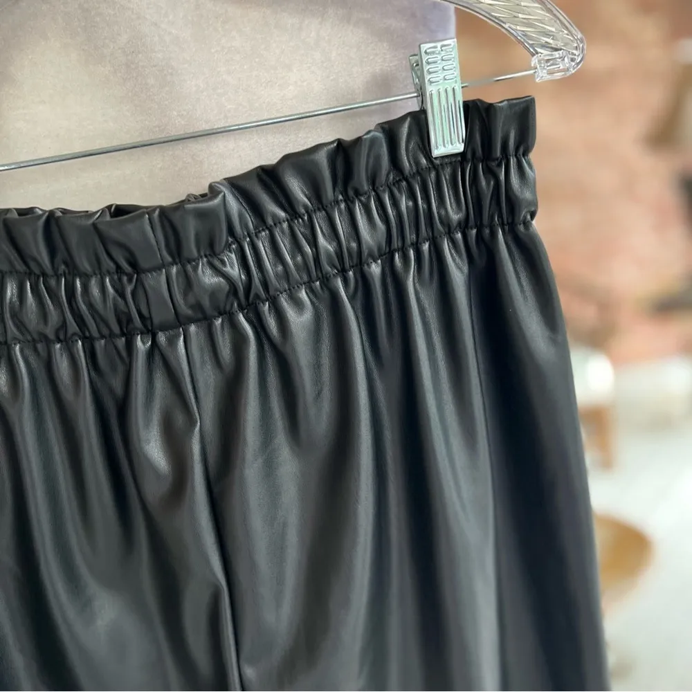 She + Sky Pants Cropped Black Faux Leather Paperbag M - Image 11