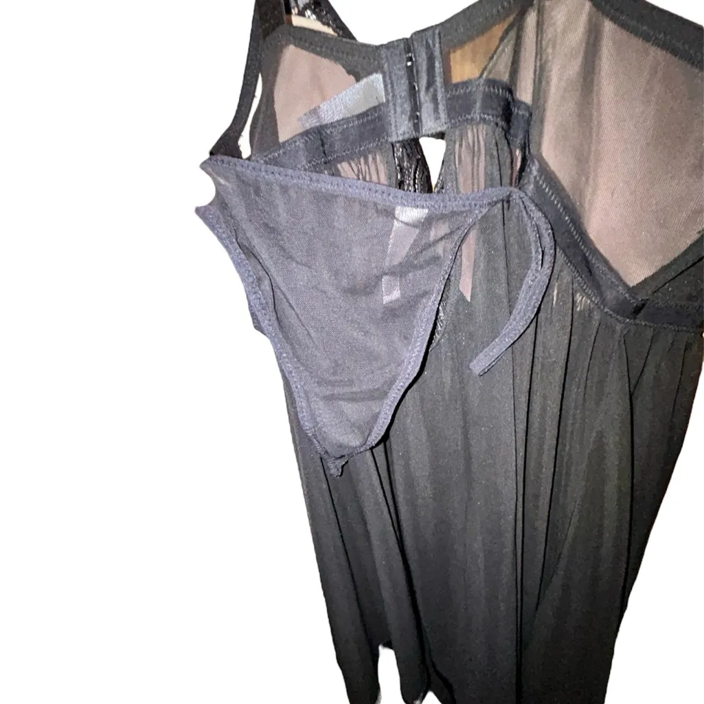 Daisy Fuentes Elegant Black Lace Chemise - Image 3