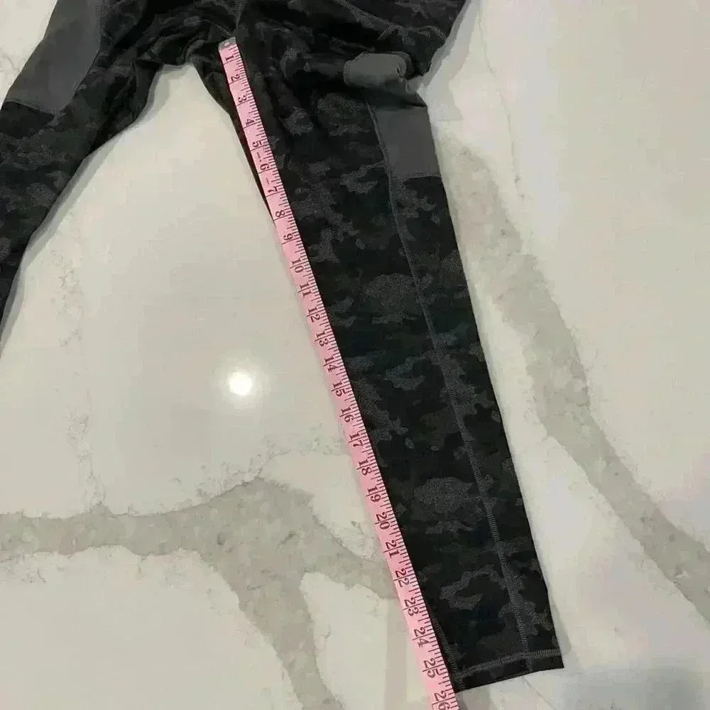 Fabletics On-The-Go PowerHold High-Waisted Activewear Legging Camo Women’s Small - Image 8