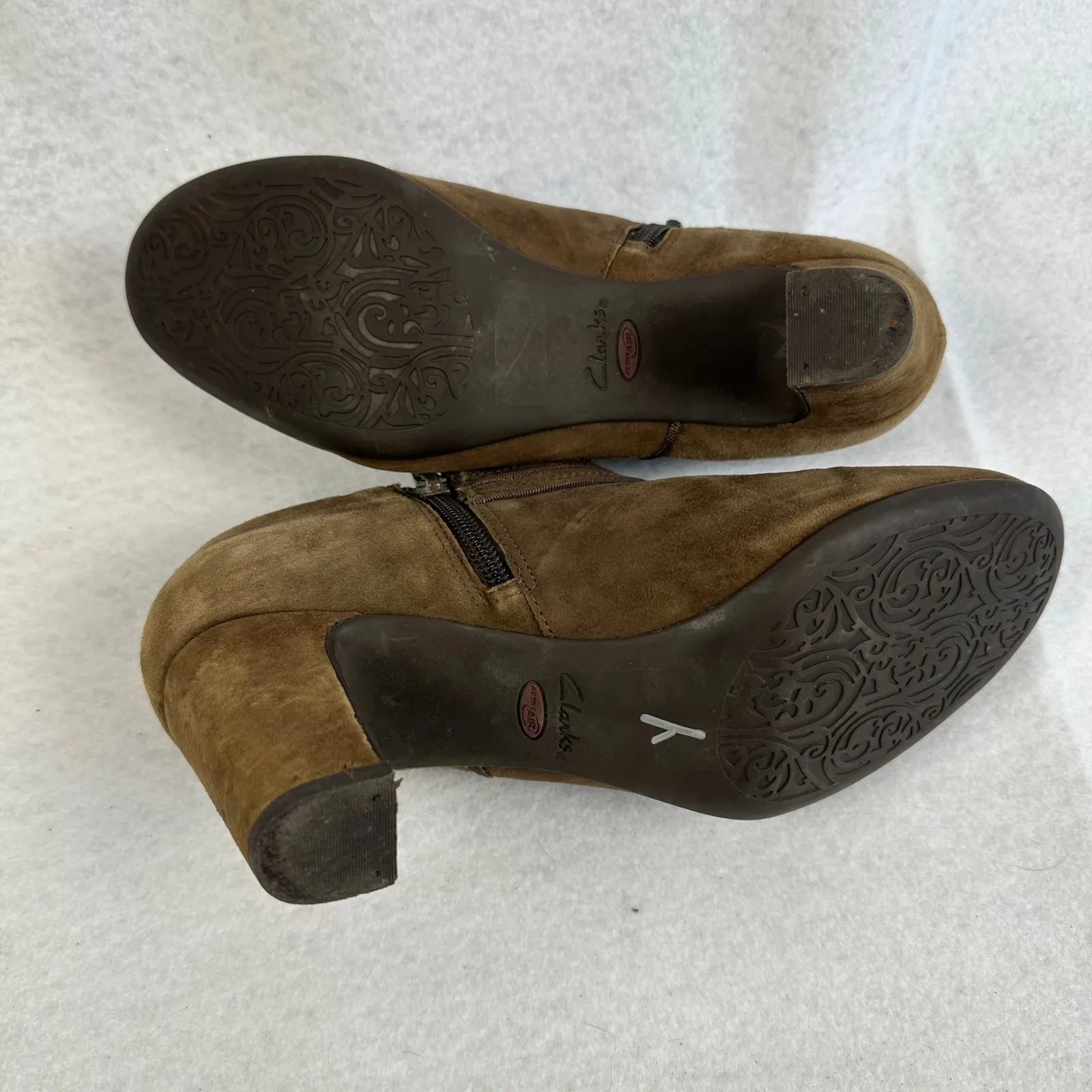 Clarks Women 8.5 Brown Suede Ankle Boots Side Zip Block Heel Casual Dress‎ Shoes - Image 8