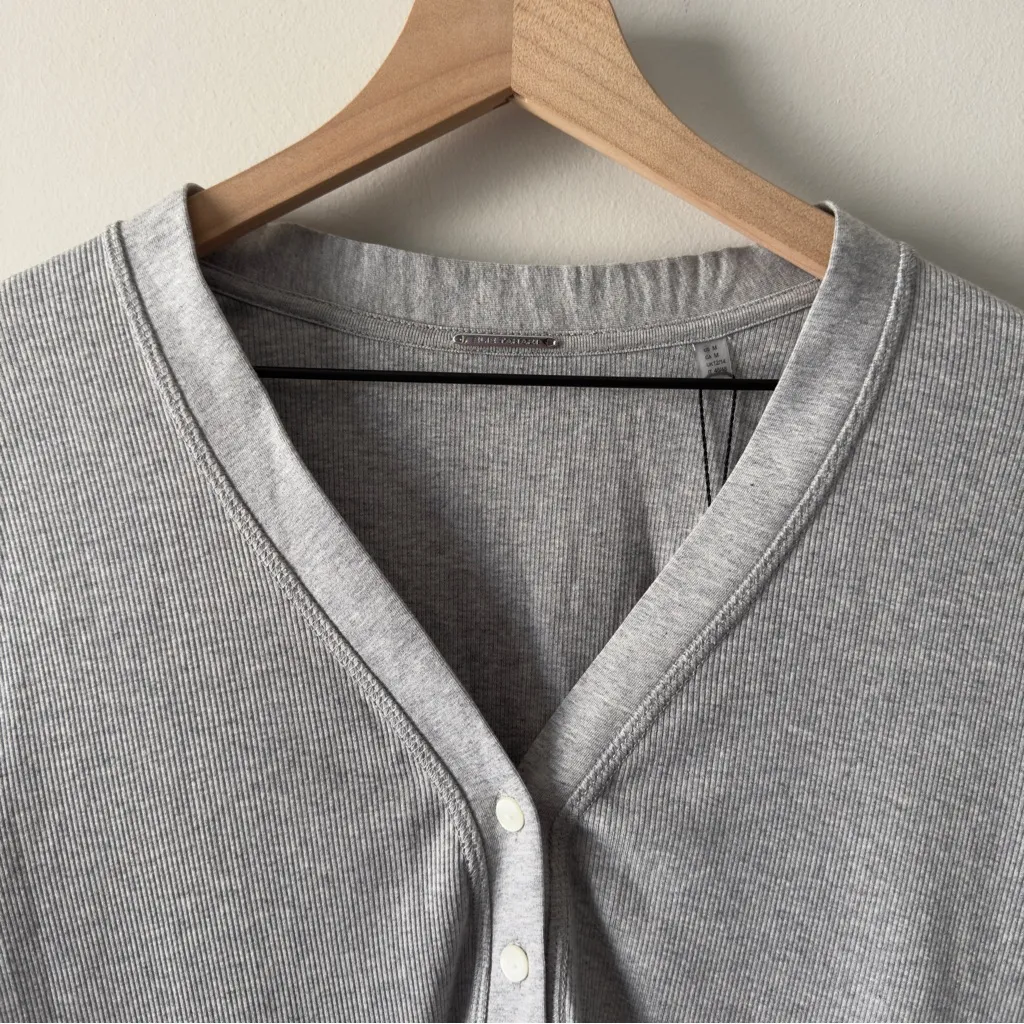 Elie Tahari Gray Long Sleeve Cardigan Half Button Front Minimalist Ribbed Solid - Image 5