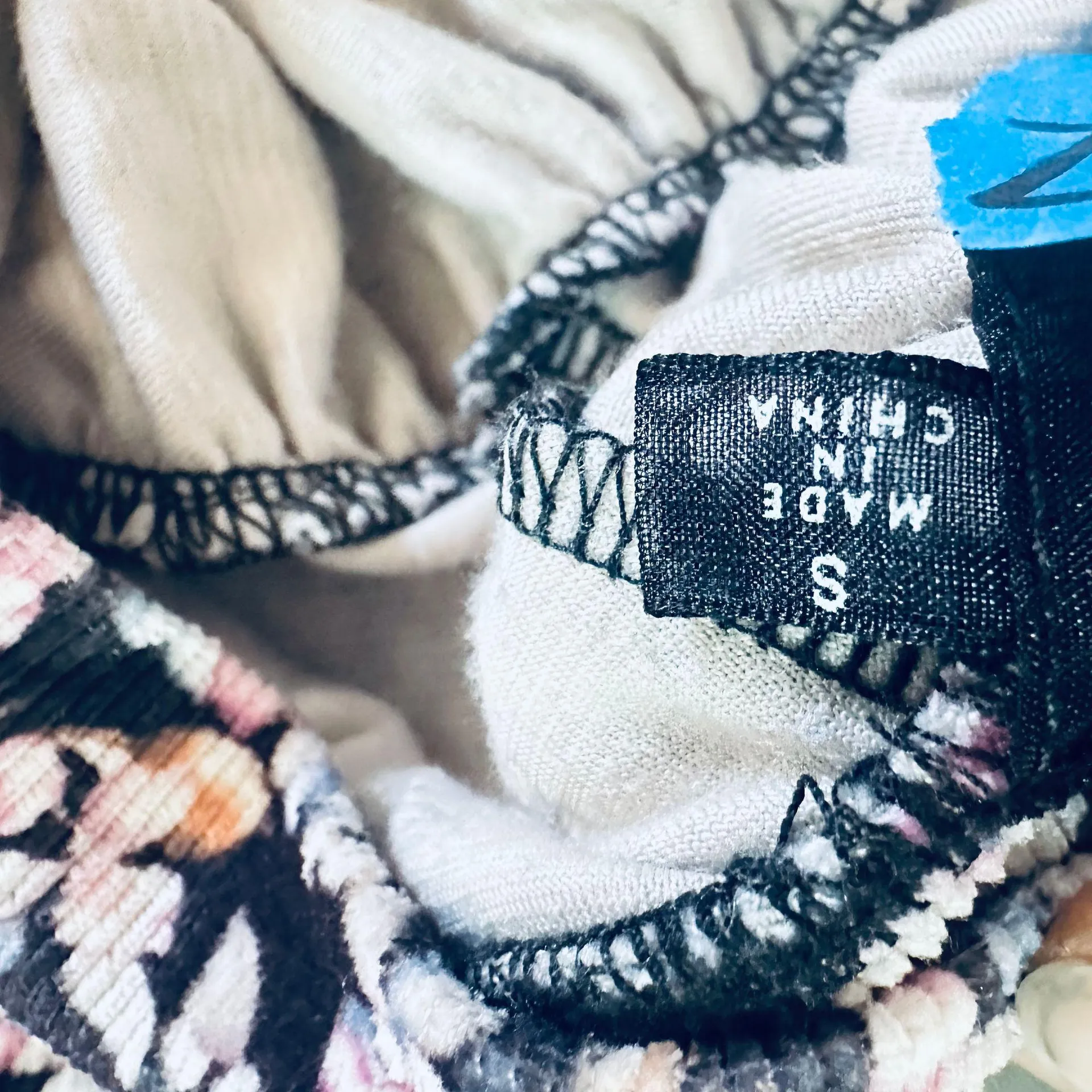 Ditsy Moody Floral Print Puff Sleeve Corduroy Top - Image 7