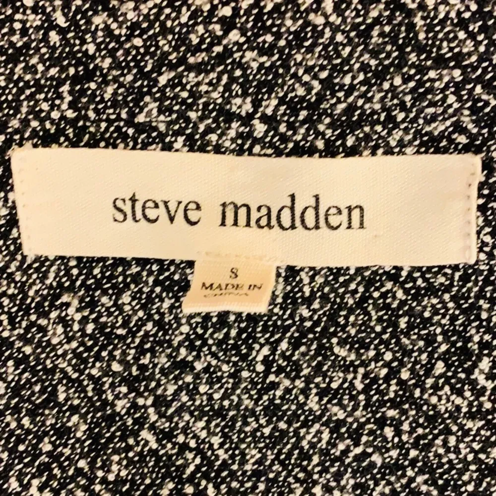 Steve Madden sequin trimmed cropped jacket. EUC. - Image 7