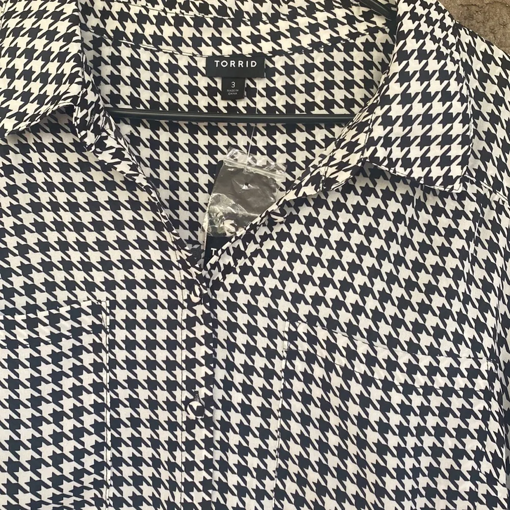 Torrid Houndstooth designed lightweight blouse by  size3 - Image 2