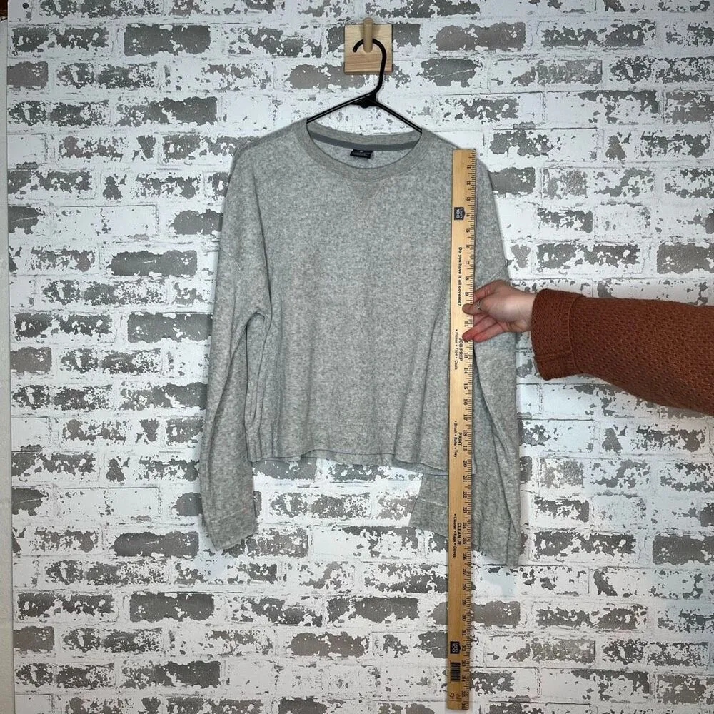 Nike | women dry fit wide sleeve cropped crewneck - Image 8