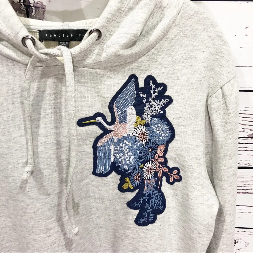 Sanctuary X Anthropologie Crane Bird Embroidered Crop Hoodie: Heathered Grey - Image 8