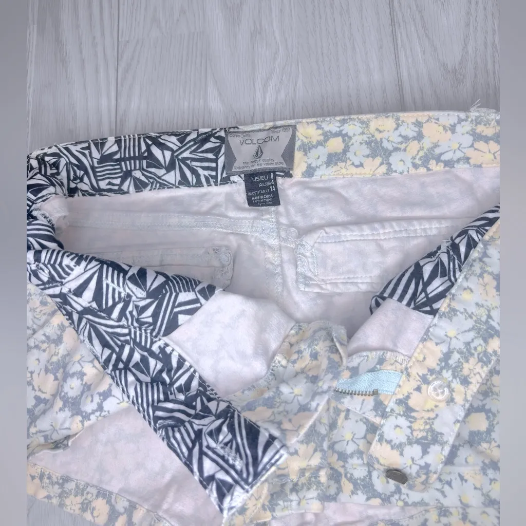 VOLCOM Women’s Ditsy Floral Denim Shorts - Image 4