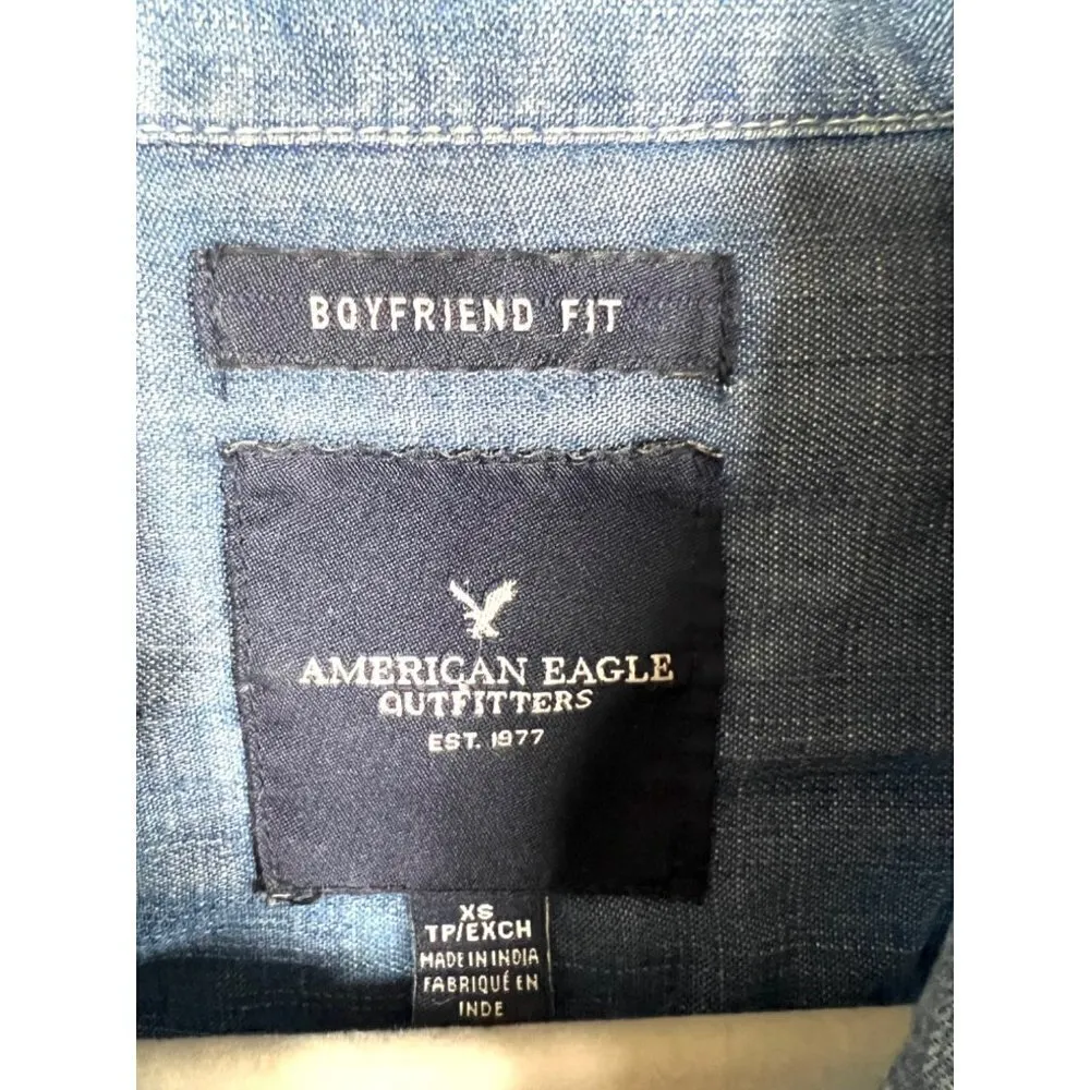 American Eagle boyfriend‎ fit button up chambray top - Image 4
