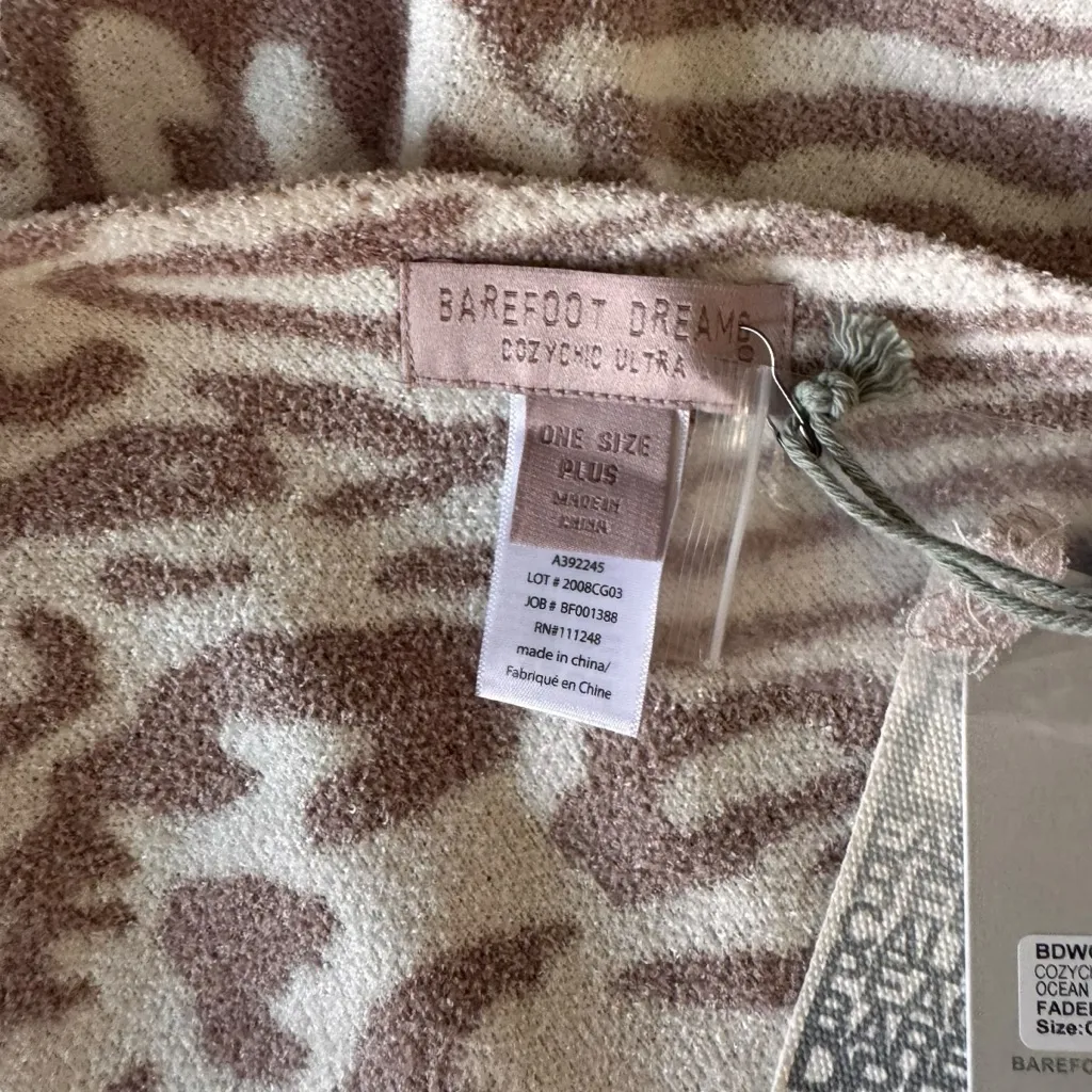 BAREFOOT DREAMS - NWT CozyChic Ultra Lite Ocean Breeze Rose Animal Poncho Sz OSP - Image 7