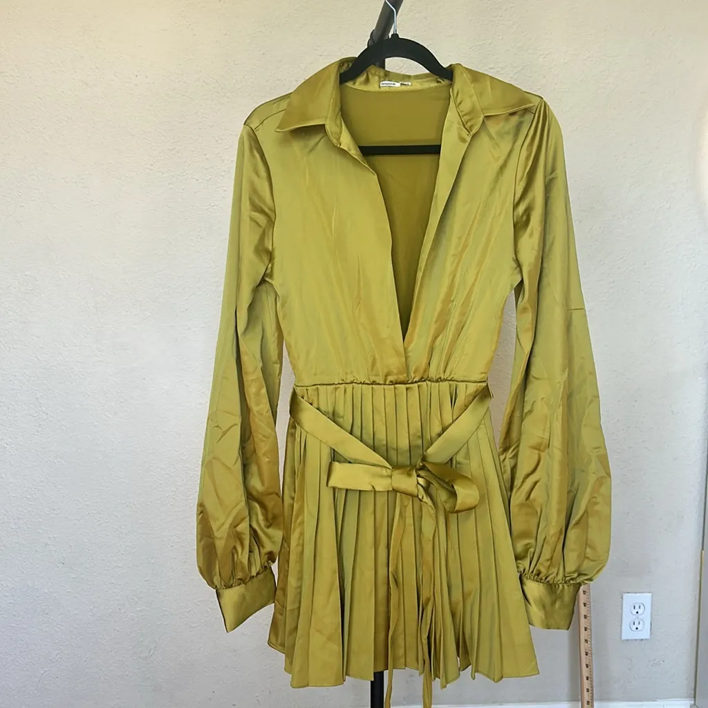 HOUSE OF CB 'Allegra' Chartreuse Pleated Shirt‎ Dress NWOT size L Tall - Image 7
