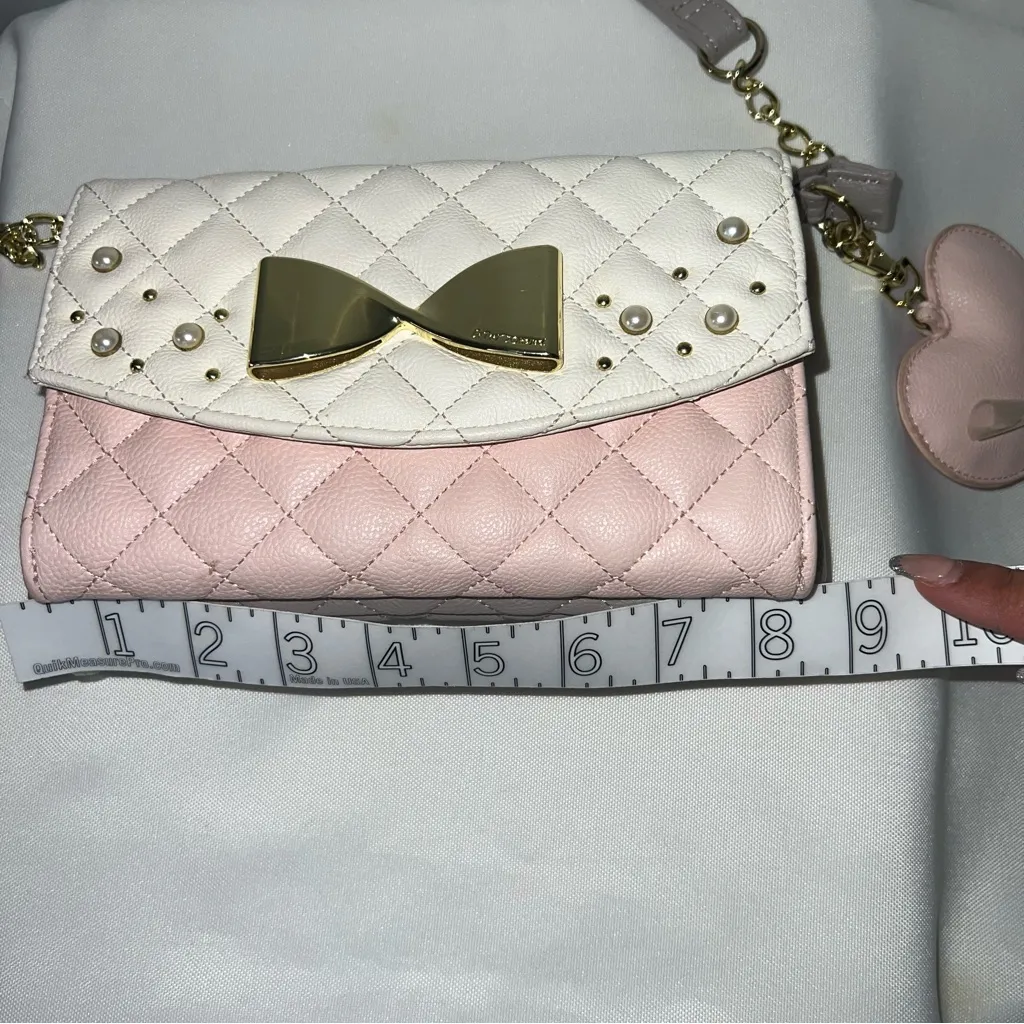 Betsey Johnson Pink and White Quilted Crossbody Bag with Gold Bow & Heart Charm - Image 3